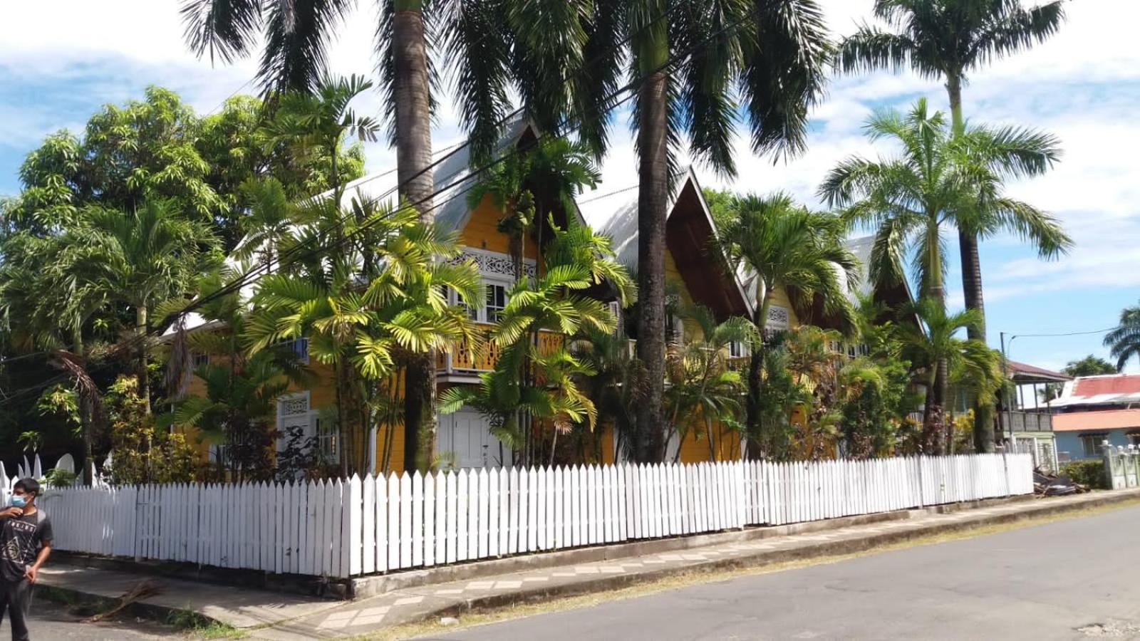 Yellow Houses Bocas Bocas Town Luaran gambar